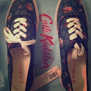 Adorable Cath Kidston Floral Sneakers -NEW! US10